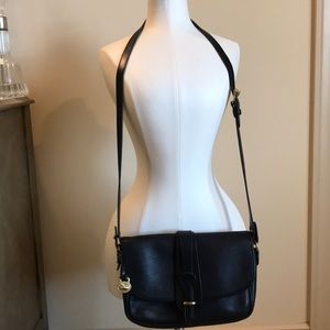 Vintage Dooney &Bourke Black Cross Body